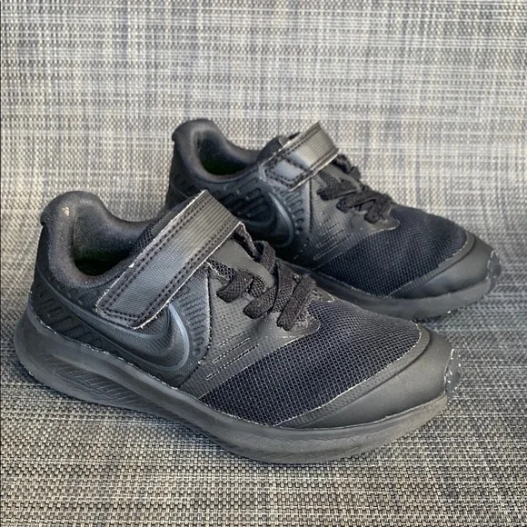 Nike Star Runner 2.0 Triple Black Sneakers GS Shoes Unisex Toddler size 11 - Picture 1 of 14